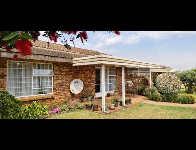 2 BEDROOM TOWNHOUSE FOR SALE IN BRENTWOOD PARK